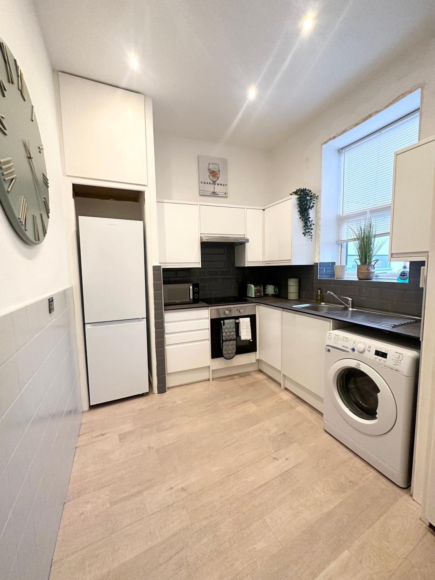 The City Surfer Apartment - By Coastline Retreats - Parking Included - Sleeps 5 - City Centre Bournemouth Exterior foto